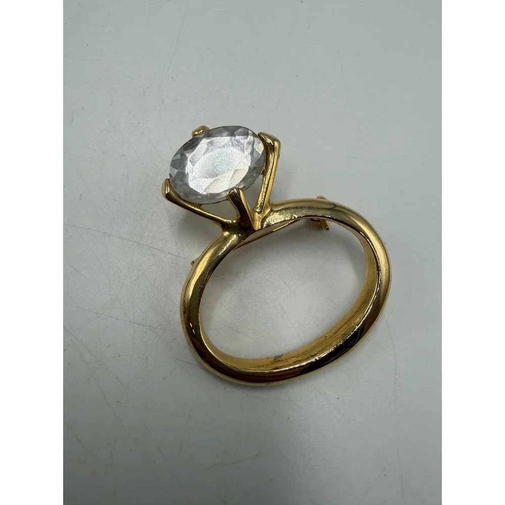 Vintage‎ Oversized Solitaire Engagement Ring Brooch Gold Tone Clear Crystal Pin